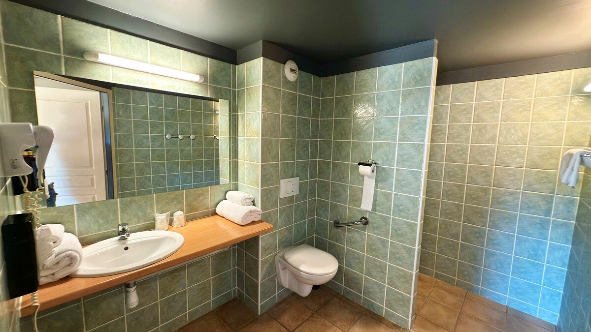 Salle de bain de la Chambre Confort avec douche à l'italienne