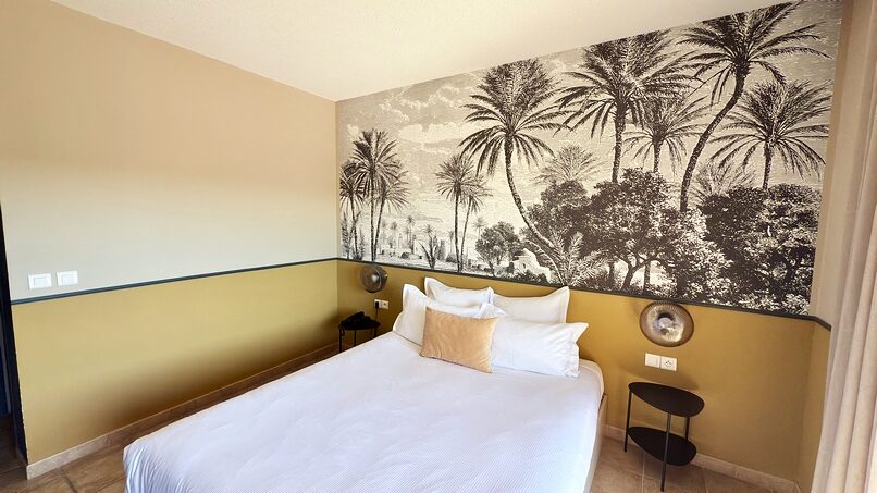 Chambre Supérieure — détail de la fresque palmiers